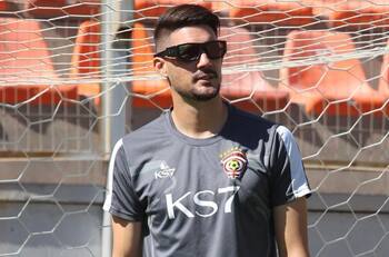 Cobreloa explica el motivo por el cual sus arqueros entrenan con gafas