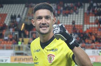 Arquero de Cobreloa no está de acuerdo con Emiliano Astorga y le manda este directo recado