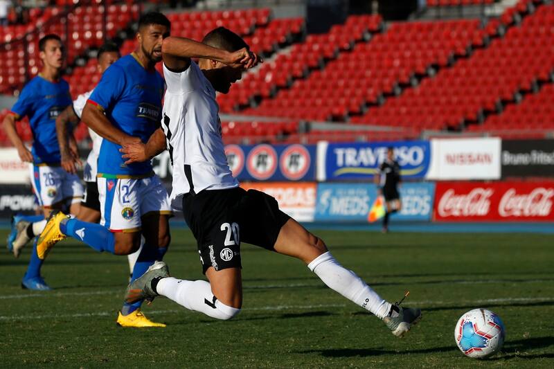 anotando su primer gol con Colo Colo ante Audax Italiano