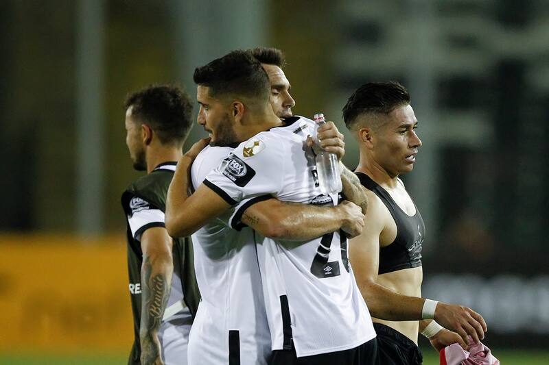 Los compañeros y amigos celebran el triunfo albo contra Atletico Paranaense por Copa Libertadores 2020. Blandi agradece de por vida a Mouche y su familia por el gran apoyo que tuvo de ellos en Chile.