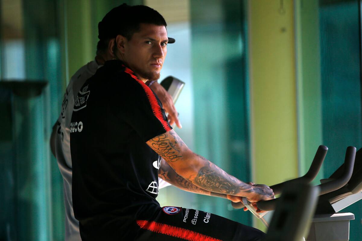 El incierto futuro de Nicolás Castillo: más cerca del gol que del fútbol. Foto: Aton.