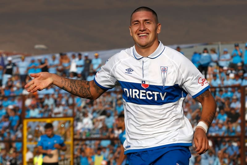 celebrando un gol de Universidad Católica.