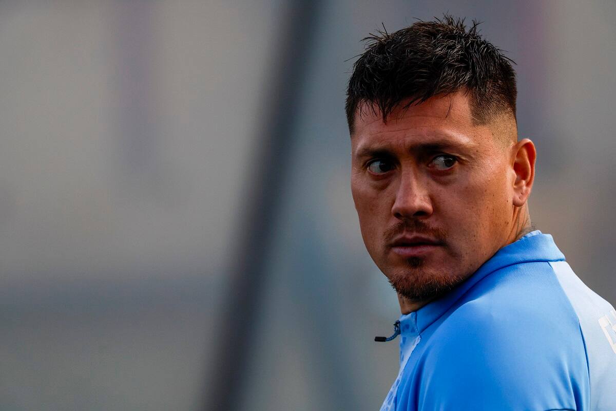 y su festejo tras el triunfo de la UC en el Clásico Universitario. Foto: Aton.