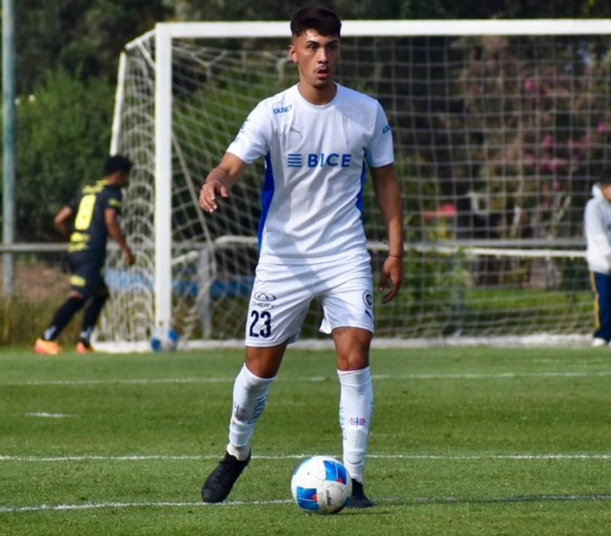 El central sumó minutos en el amistoso de la UC ante Lautaro de Buin