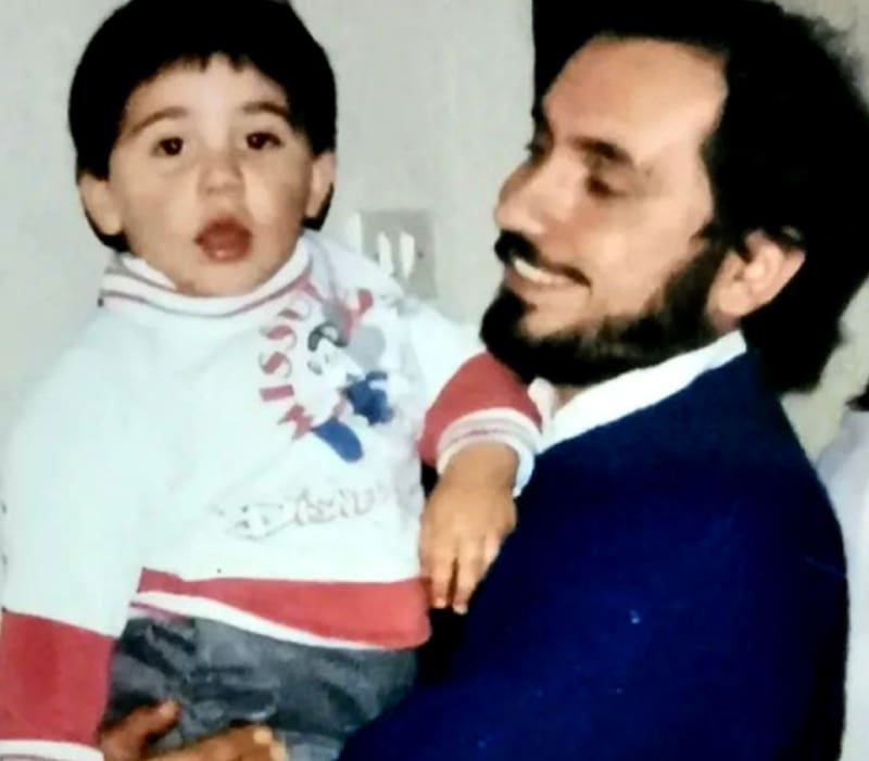 Nicolás Copano y su padre.