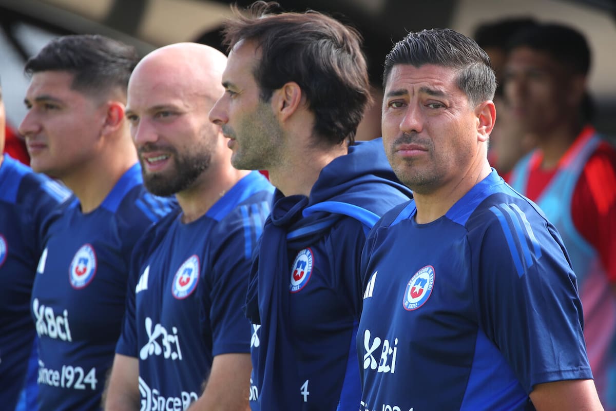 El DT junto a Ariel Leporati en Chile. Foto: Agencia ATON.