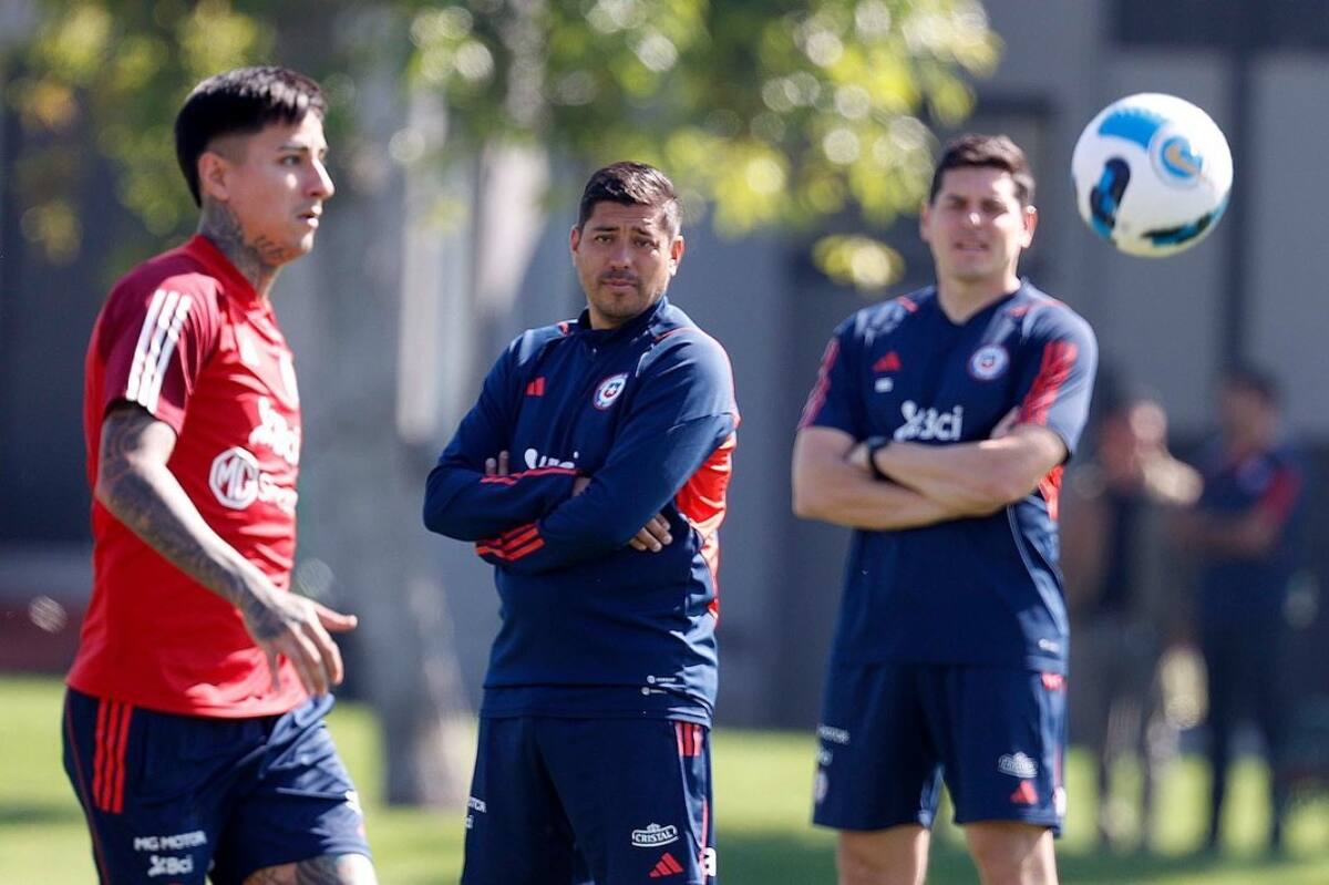 al mando de un entrenamiento de La Roja.