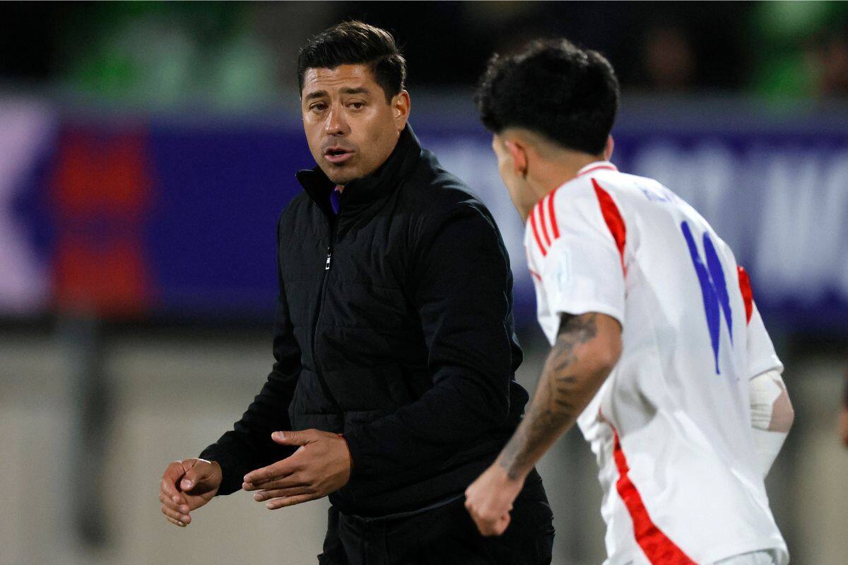 El entrenador que ha pasado por tres categorías de La Roja, sin éxito. Foto: Agencia Aton.