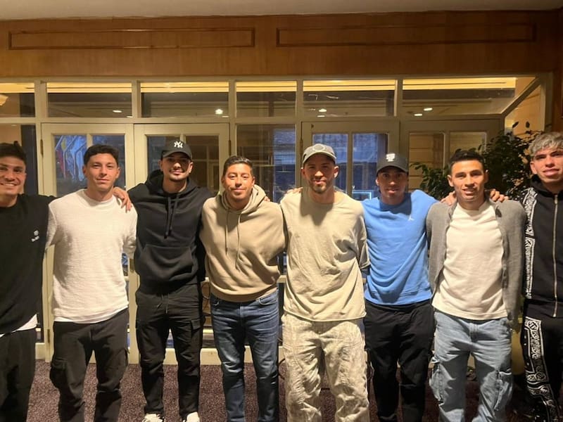 El DT de La Roja sostuvo una reunión con chilenos seleccionables que juegan en Argentina.