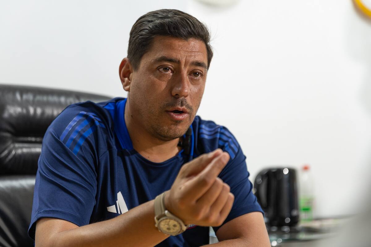 "Para mí, y esto lo digo a título personal y no como jefe técnico de juveniles, todos los clubes debieran tener un colegio dentro de sus instalaciones", propone el ex técnico de Palestino.