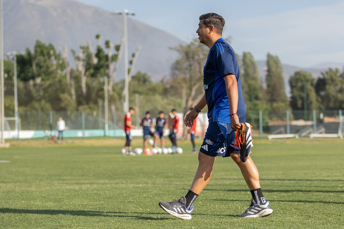 "Estamos subestimando el desarrollo futbolístico de muchos países que antes pensábamos que no nos iban a pillar, pero que hoy nos han pasado", precisa el entrenador.