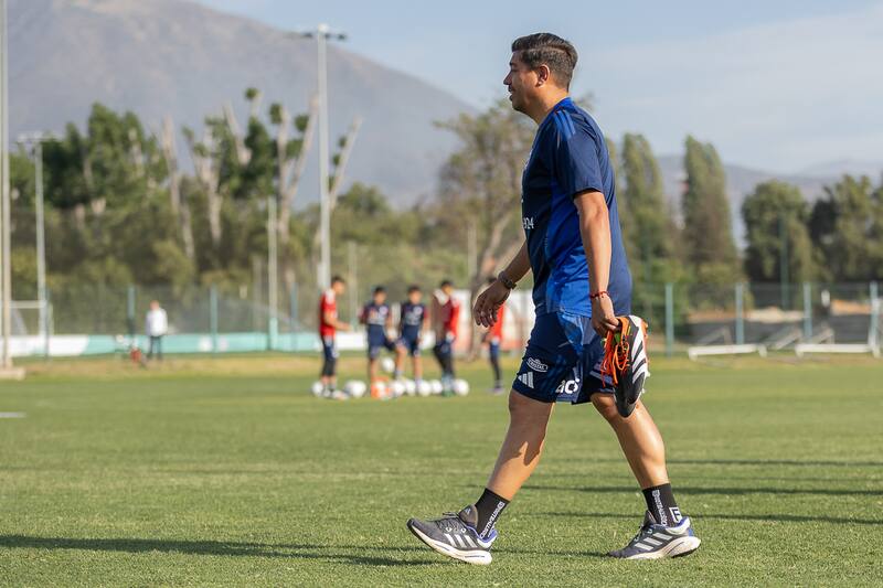 "Estamos subestimando el desarrollo futbolístico de muchos países que antes pensábamos que no nos iban a pillar, pero que hoy nos han pasado", precisa el entrenador.