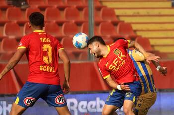 ¿Palo al Coto Sierra en Unión Española?: “Ya no sirve dar 20 pases para llegar al arco”