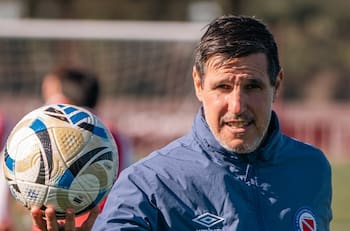 Nicolás Diez, el DT que asoma como reemplazo de Álvarez en la U: “Debo sentarme a negociar”