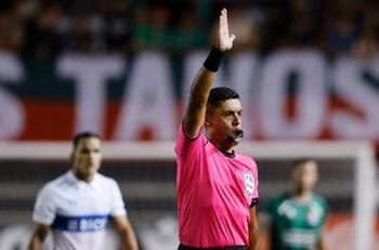 “Juega al fútbol, conch...”: Los insultos que condenan a Nicolás Gamboa tras polémico duelo entre Audax y la UC