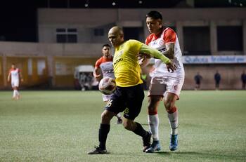 Fue el jugador revelación de Primera B, es llamado a ser el reemplazo de Maxi Falcón y ahora vuelve a Colo Colo