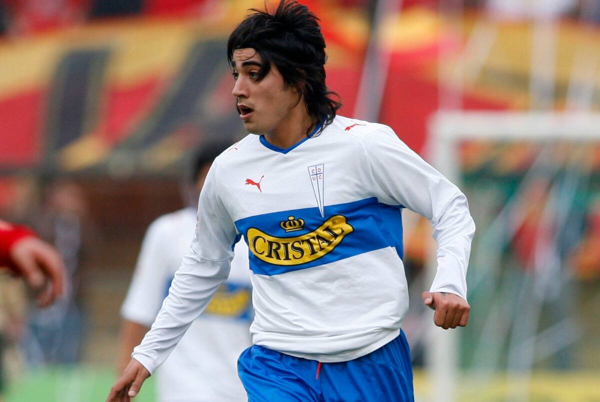 El jugador argentino con la camiseta cruzada. Foto: Old Photosport.