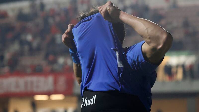 “Está preso”: jugador de la U denuncia que familiar suyo quedó detenido en Avellaneda