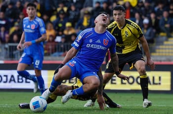 Sin despedida en la U: Gustavo Álvarez dejó fuera a dos que no seguirán en 2026