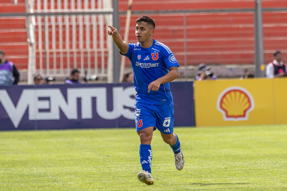 El delantero suma bonos para ser titular ante Lanús. Foto: Felipe Escobedo