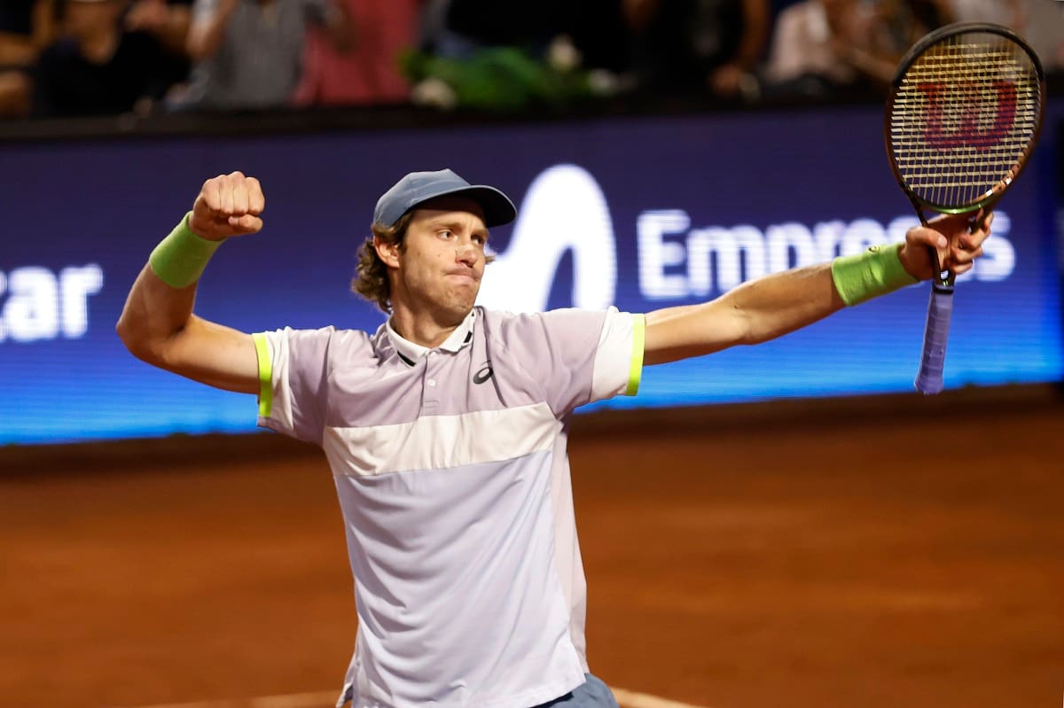 El tenista chileno se impuso en el tie break del segundo set.
Felipe Zanca/Photosport