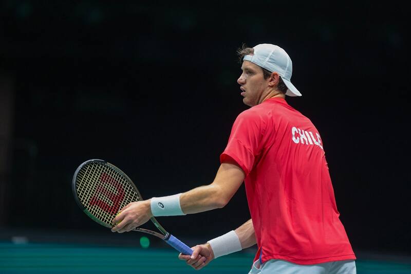 jugando en Copa Davis Luis Sevilla / @revesfotografico