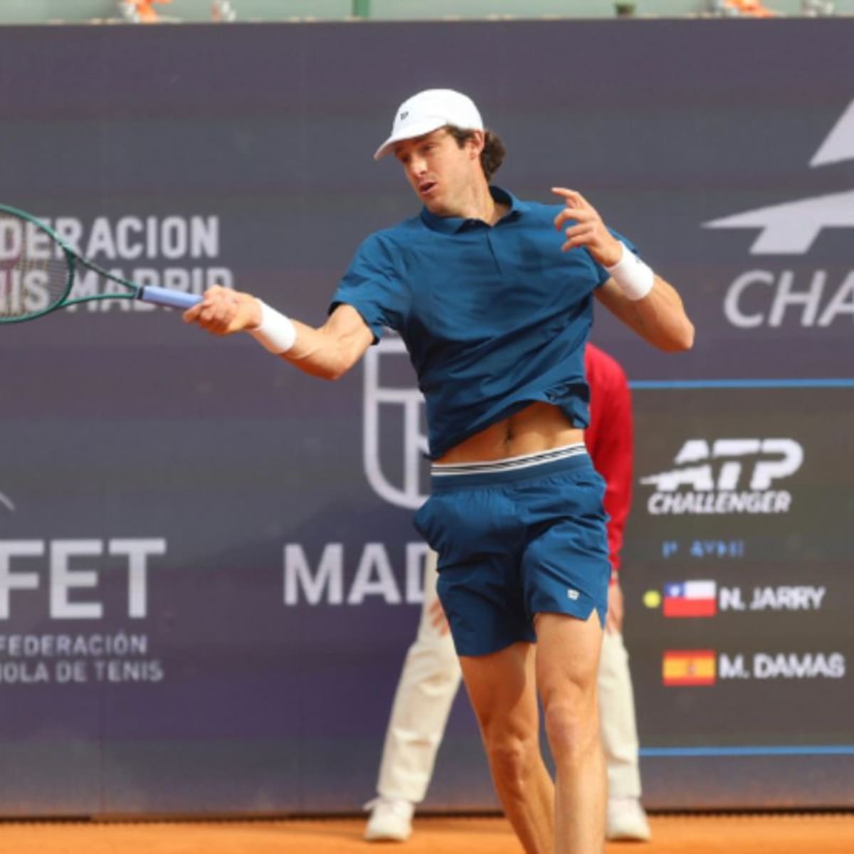 La resultó el cambio de estrategia: Nicolás Jarry vuela en Madrid y avanza a cuartos de final