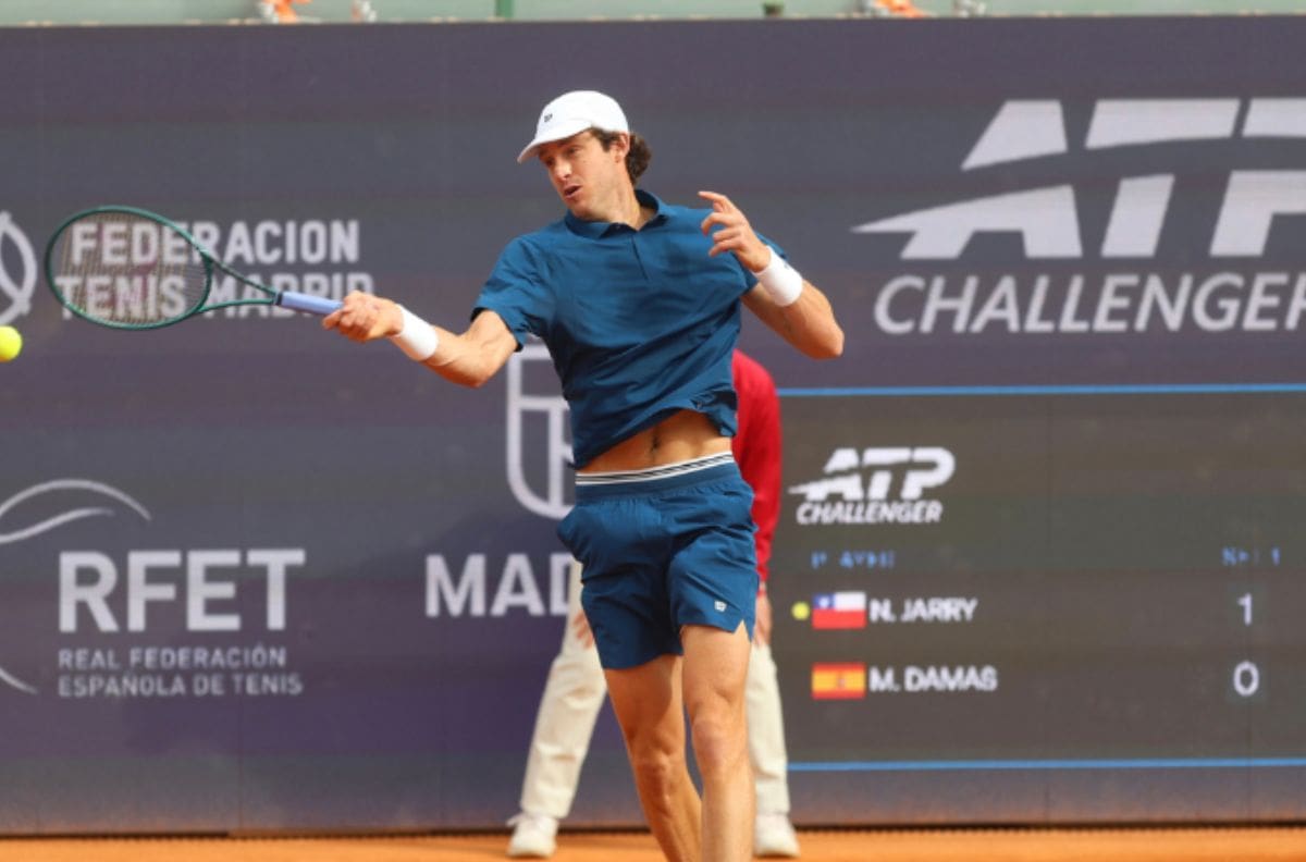 La resultó el cambio de estrategia: Nicolás Jarry vuela en Madrid y avanza a cuartos de final