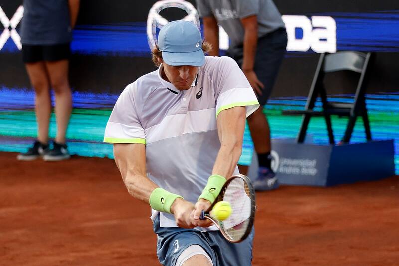 El tenista chileno cayó 7-6 e el primer set ante Tomás Etcheverry.
Felipe Zanca/Photosport