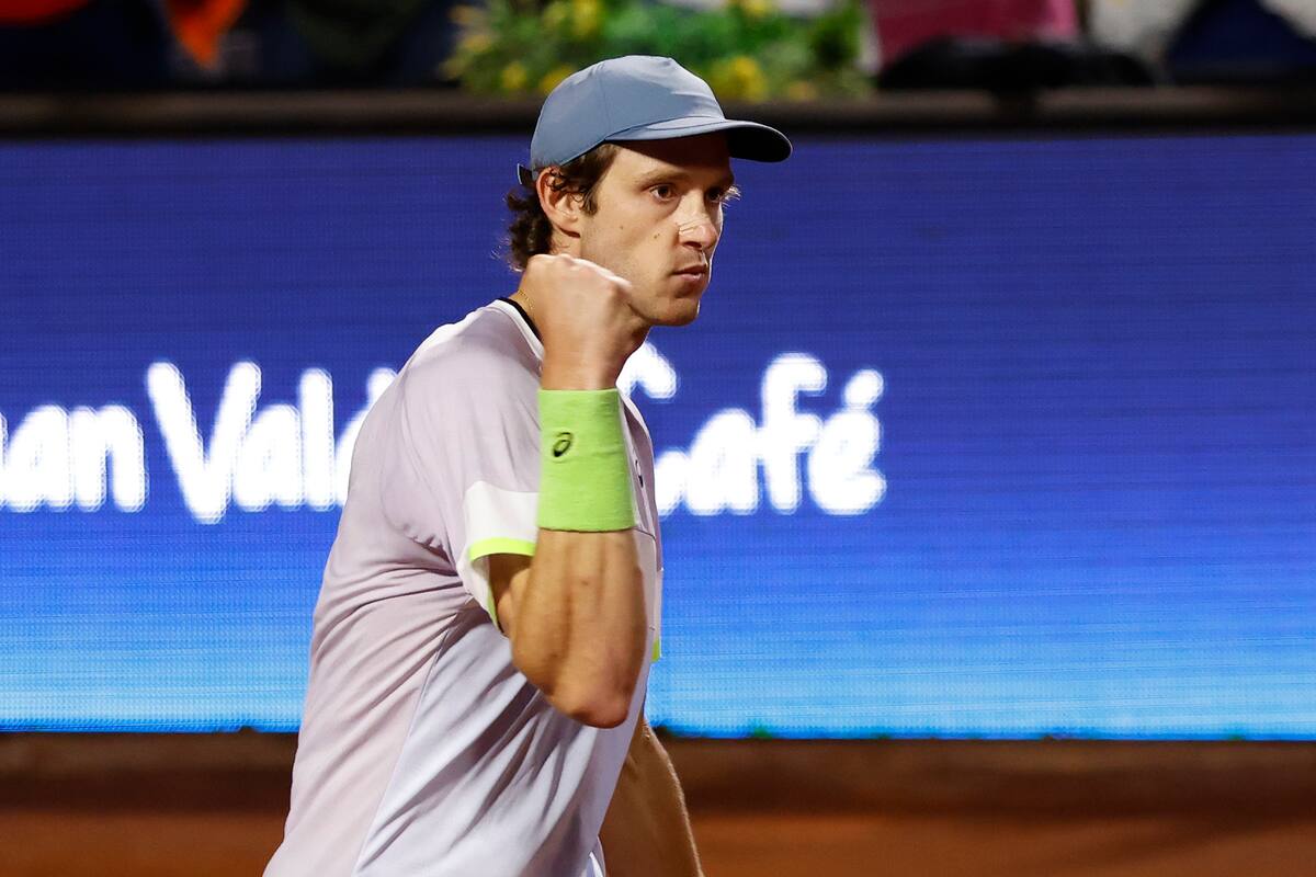 Nicolás Jarry sigue a paso firme en el ATP 500 de Barcelona. Foto: Agencia Aton.