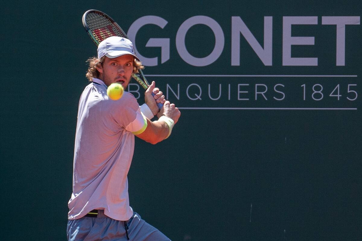 también tuvo un debut triunfal en el dobles de Roland Garros.