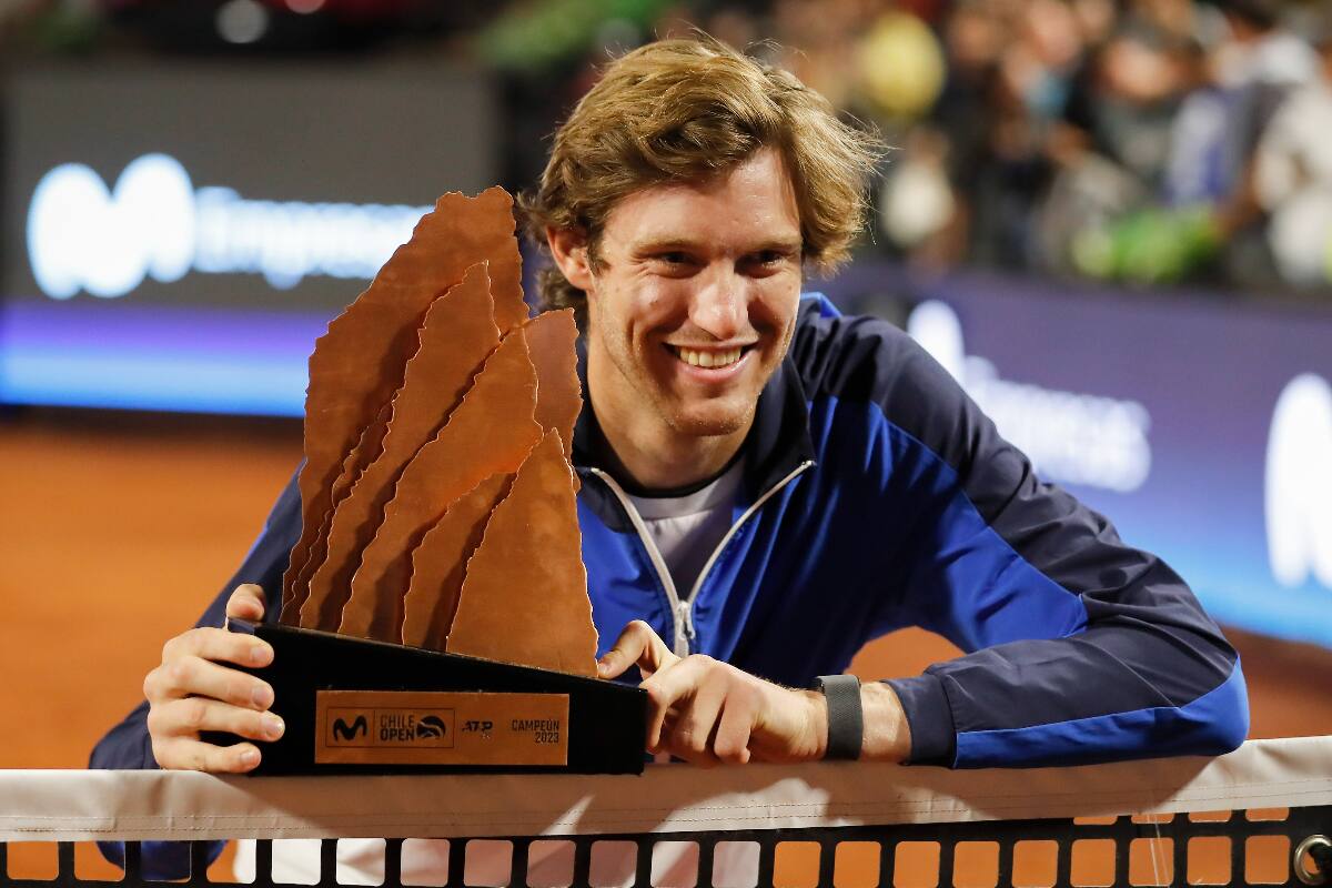 La Torre con el título del Abierto de Santiago. Ahora, sumó a sus vitrinas el Geneva Open, al derrotar al búlgaro Dimitrov.