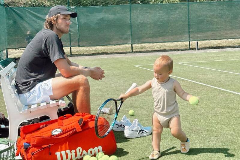 Juan Jarry se roba los flashen en Wimbledon.