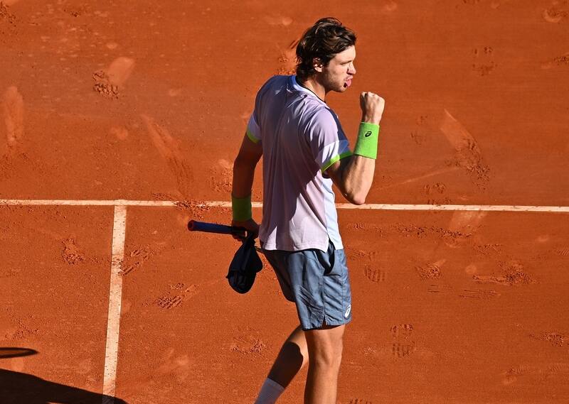 Nicolás Jarry debutó con victoria en Roland Garros
