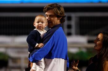 FOTO | Ya es todo un rockstar: Juanito Jarry, hijo de Nicolás Jarry, posó feliz junto a Roger Federer