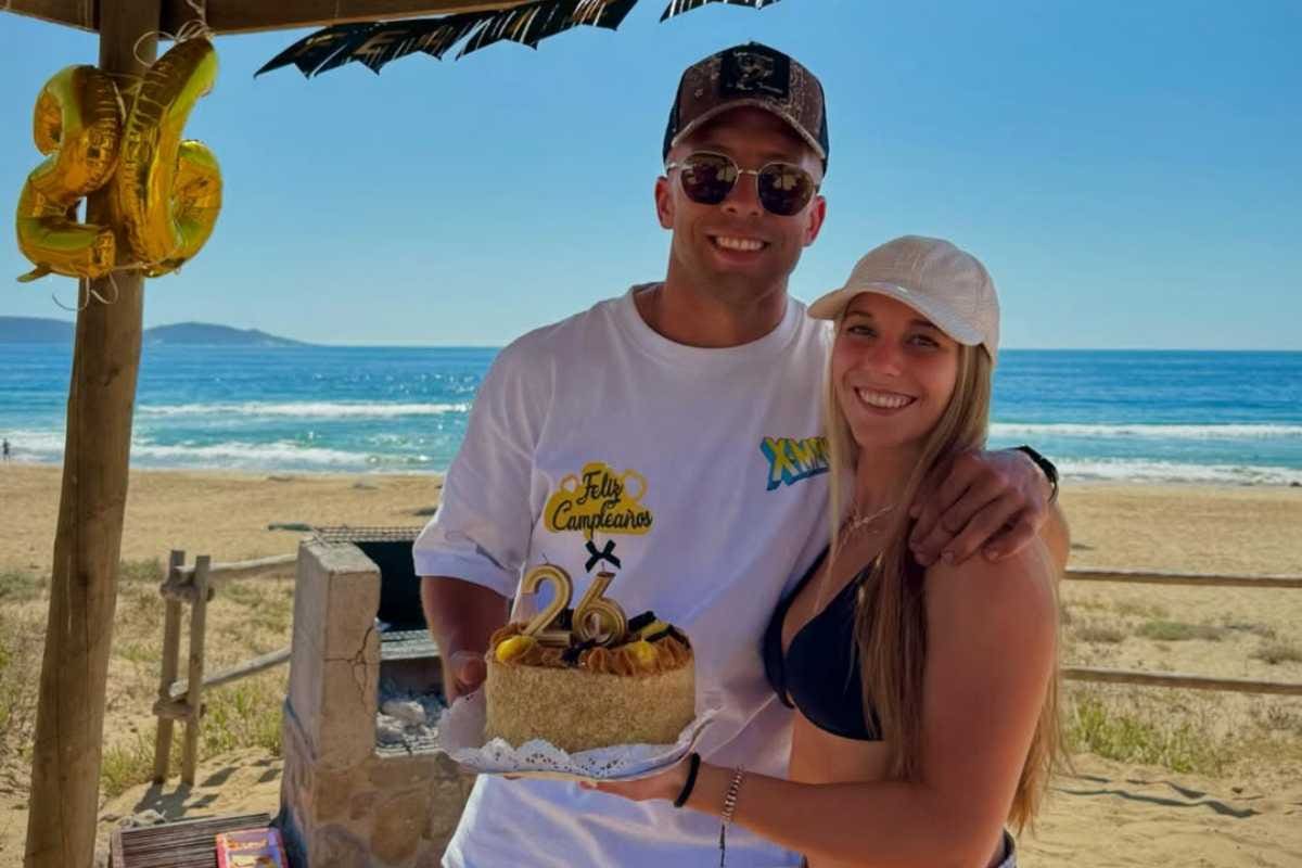 Disfrutando de la playa Morrillos para su cumpleaños, junto a su novia. Foto: @micadalmasso_ en Instagram
