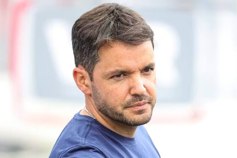 Nicolás Larcamón lleva 30 días en el Cruzeiro y ya ganó el gran clásico de Belo Horizonte.