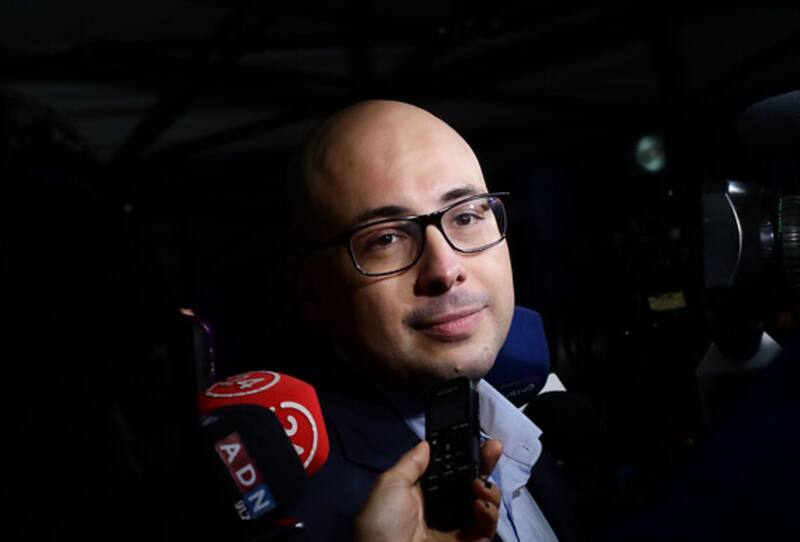 Fue condenado a dos penas por abuso sexual, las cuales cumplirá en libertad vigilada intensiva.