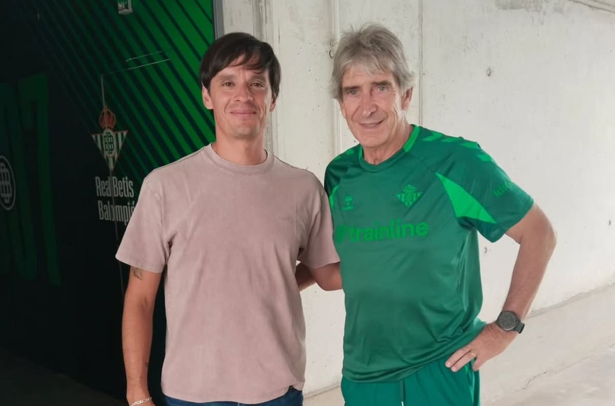 “Marca un camino e inspira a seguir creciendo”: joven DT chileno se reunió con Pellegrini en España