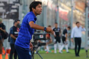 Se han hecho un nombre: 5 reconocidos entrenadores del fútbol chileno que se encuentran sin club