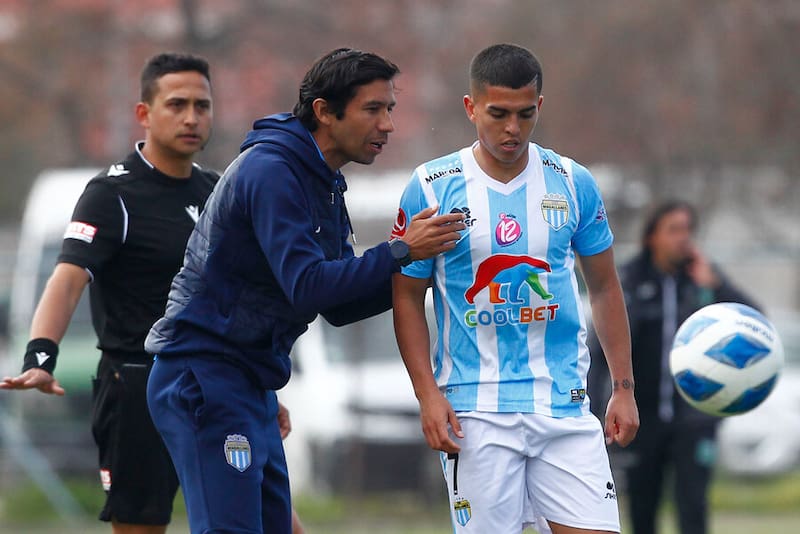 El delantero vivió su mejor etapa con el ex DT de Magallanes y la UC. Foto: Aton.
