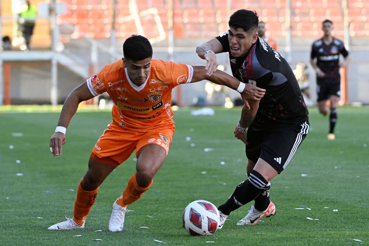jugando por Cobreloa ante Colo Colo.