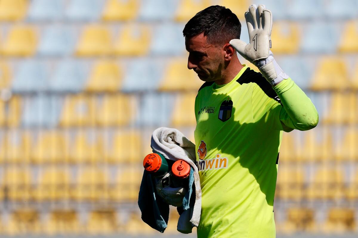 recibió duras críticas por parte de ex DT luego de protagonizar una fea conducta deportiva. / Photopsort
