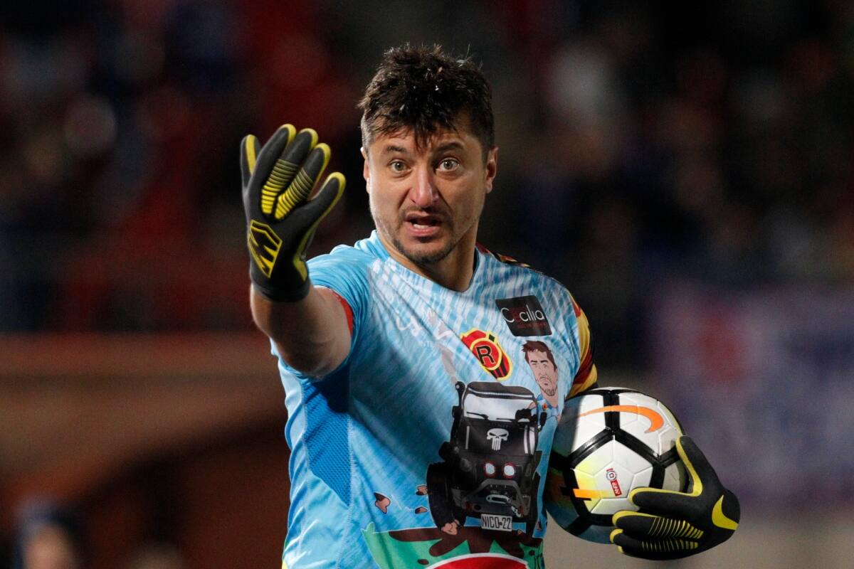 reveló que Sebastián Abreu pudo fichar en Universidad de Chile.