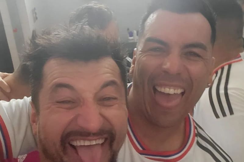 Nicolás Peric estuvo en la despedida de Esteban Paredes.