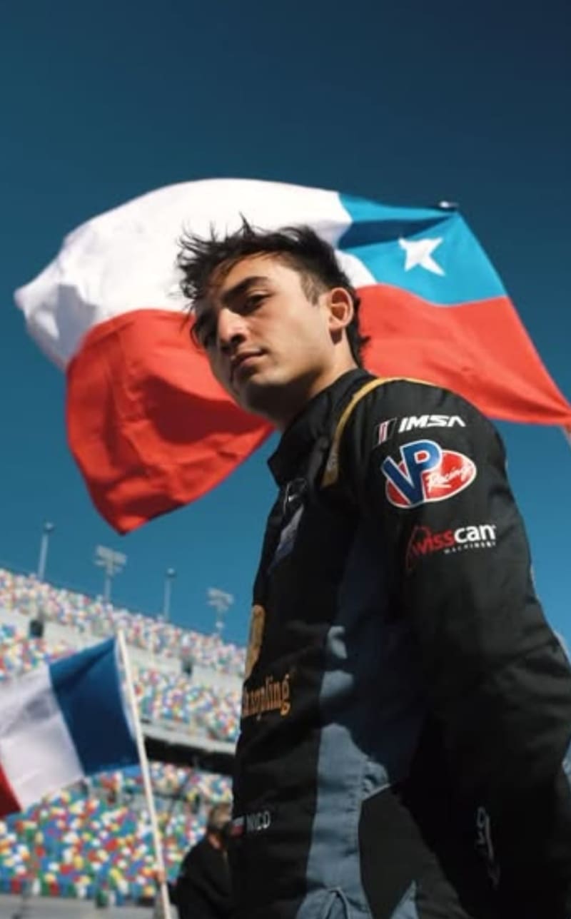 Mark González se suma al equipo del joven piloto chileno. Foto: Instagram.