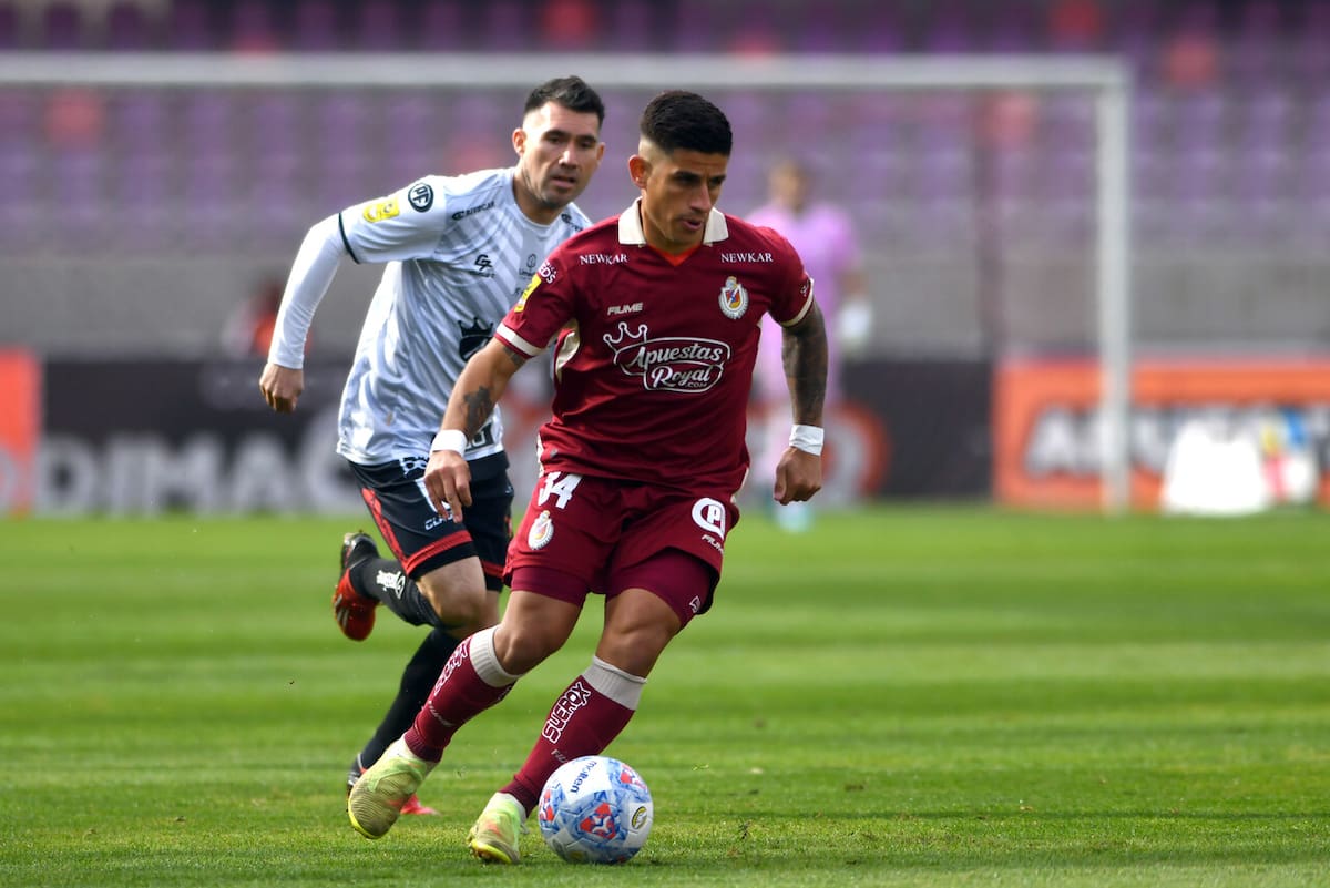 El delantero será baja contra Colo-Colo. Foto: Aton.
