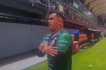 VIDEO | El polémico gesto de Nicolás Vargas a los hinchas de la UC tras ser expulsado en La Florida