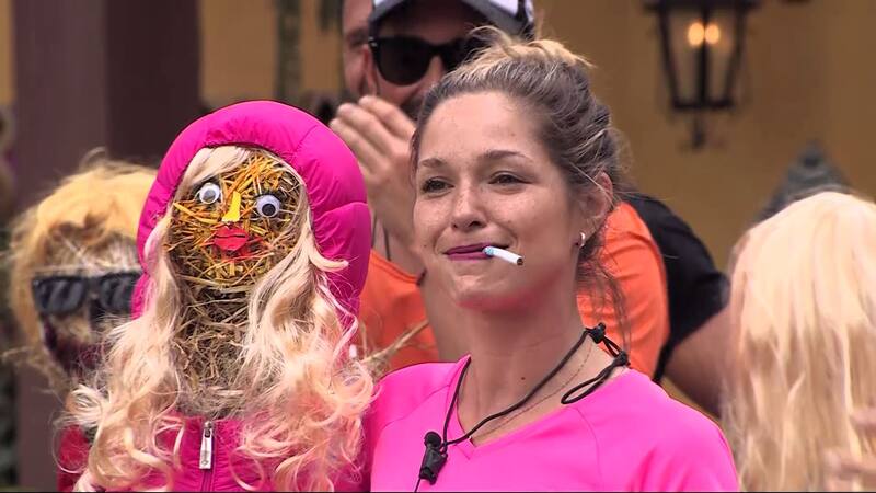 y su espantapájaros