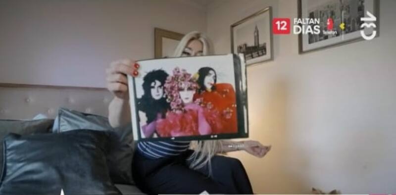 Nicole Gaultier produjo y protagonizó el show de music hall “Tacones y Algo Más”. Créditos: Pantallazo CHV